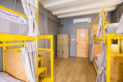 کیوبیک بانکوک هاستل