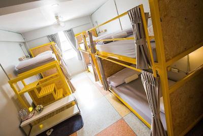 کیوبیک بانکوک هاستل