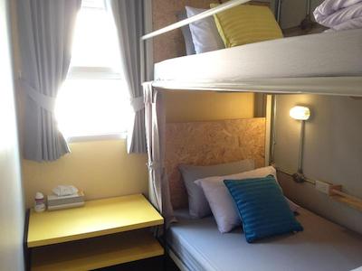 کیوبیک بانکوک هاستل