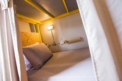 کیوبیک بانکوک هاستل