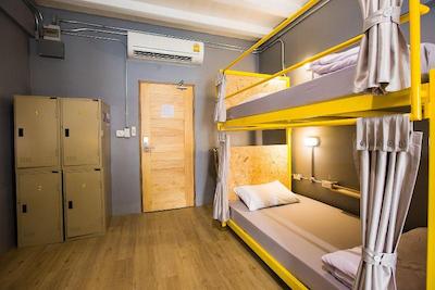 کیوبیک بانکوک هاستل