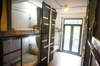 فیل گود بانکوک هاستل