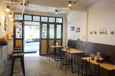 فیل گود بانکوک هاستل