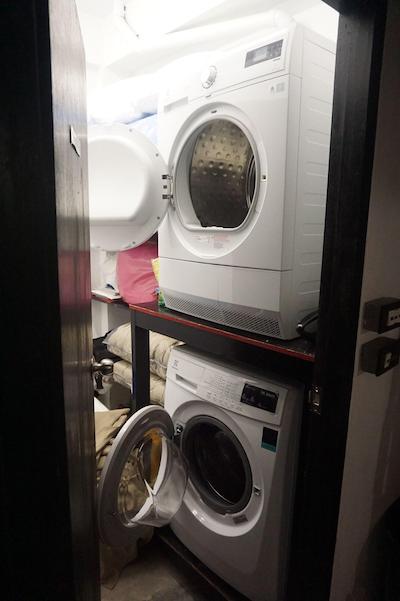 فیل گود بانکوک هاستل