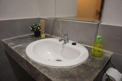 فیل گود بانکوک هاستل