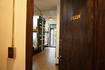 فیل گود بانکوک هاستل