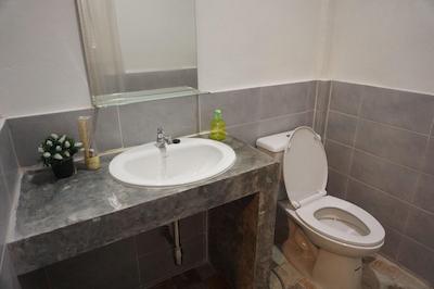 فیل گود بانکوک هاستل