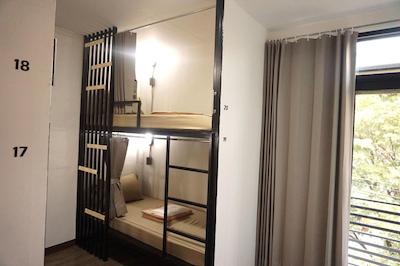 فیل گود بانکوک هاستل