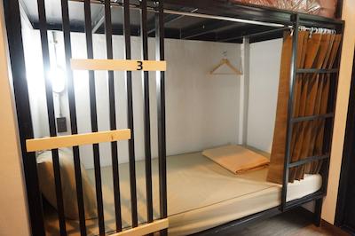 فیل گود بانکوک هاستل