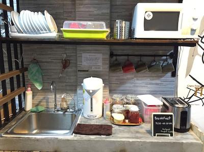 فیل گود بانکوک هاستل