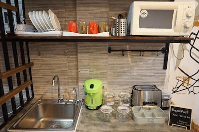 فیل گود بانکوک هاستل