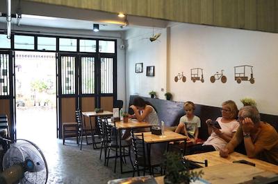 فیل گود بانکوک هاستل