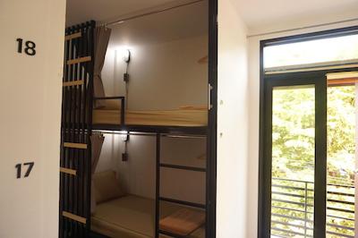 فیل گود بانکوک هاستل