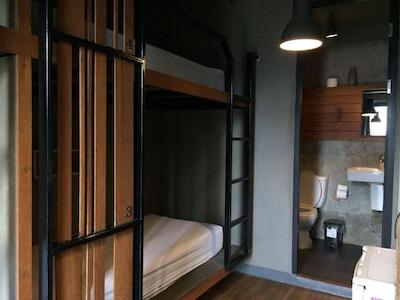 کلودی هاستل