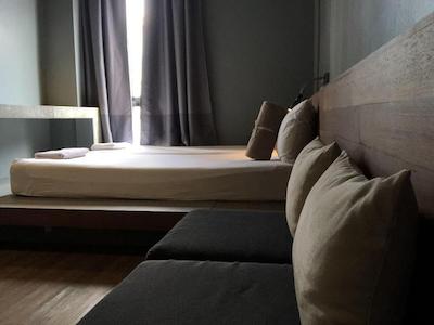 کلودی هاستل