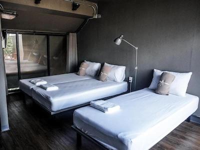 کلودی هاستل