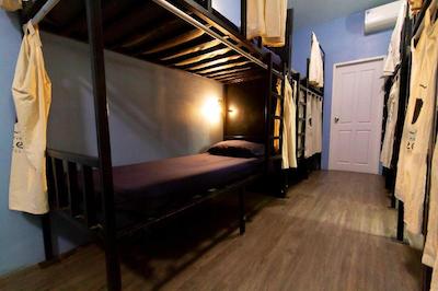 کانتینگ شیپ هاستل