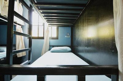 کانتینگ شیپ هاستل