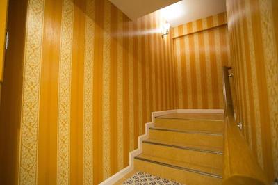 جی وای هتل لادپراو 35