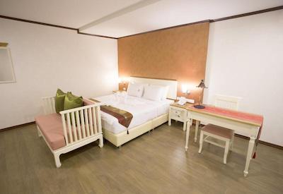 جی وای هتل لادپراو 35