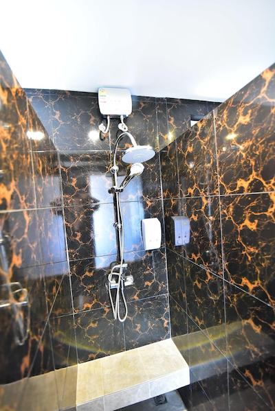 لاو باکس ریسورت