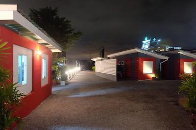 لاو باکس ریسورت