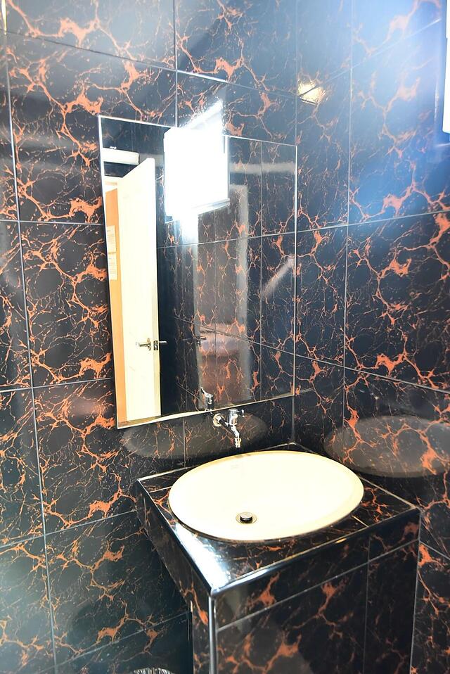 لاو باکس ریسورت