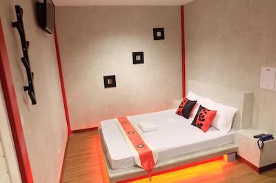 لاو باکس ریسورت