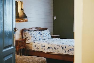 الهونگ یائووارات هاستل