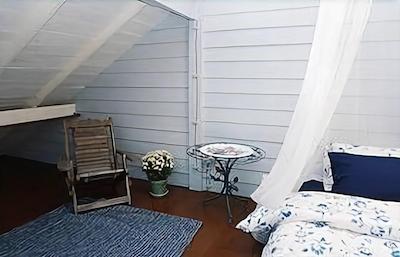 الهونگ یائووارات هاستل