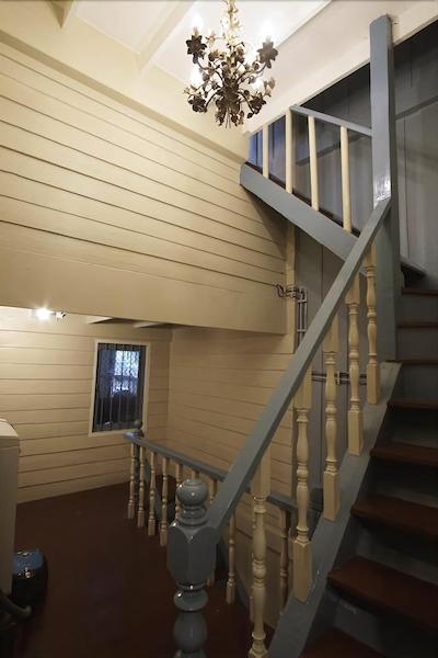 الهونگ یائووارات هاستل