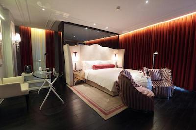 متروپولو کلاسیک هانگهای آف بوند