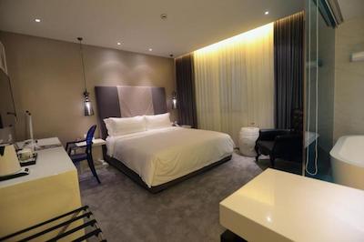 متروپولو کلاسیک هانگهای آف بوند