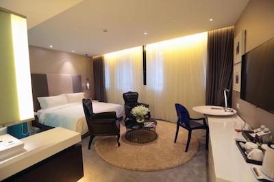 متروپولو کلاسیک هانگهای آف بوند