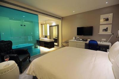 متروپولو کلاسیک هانگهای آف بوند