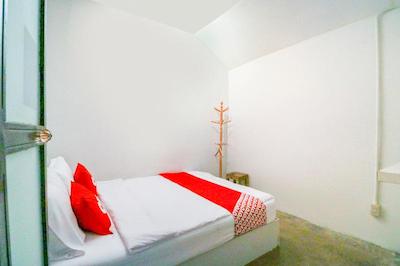 او وای او 688 بانکوک هاب هاستل