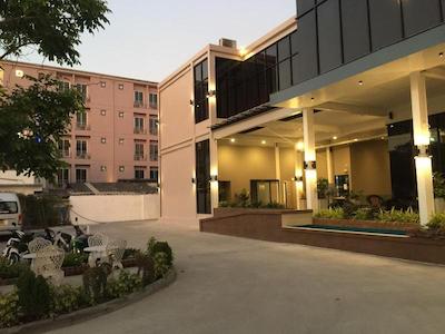 پونگ ساکورن بوتیک ریسورت