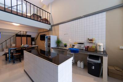 ناپا هاستل سمرونگ استیشن