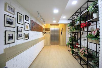 او وای او 482 پنی لاج کائوسان