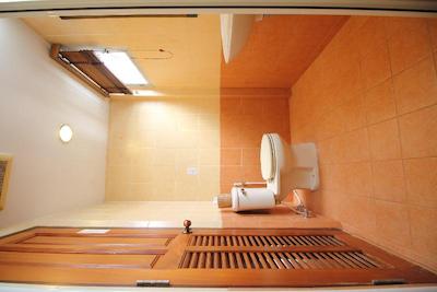 او وای او 482 پنی لاج کائوسان