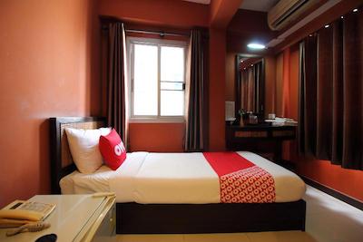 او وای او 482 پنی لاج کائوسان