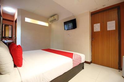 او وای او 482 پنی لاج کائوسان