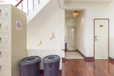 او وای او 716 بانکوک چک این