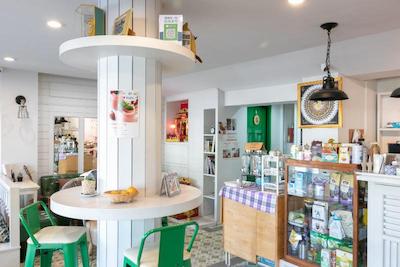 راتانا بوتیک هاستل