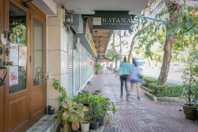 راتانا بوتیک هاستل