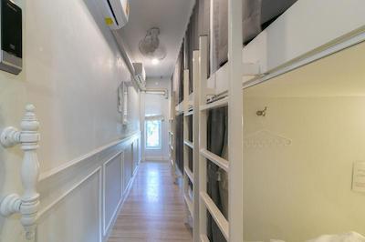 راتانا بوتیک هاستل