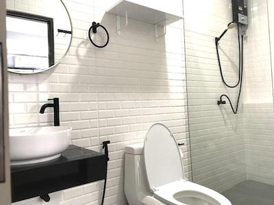 د سیلور استاگ 5 مینز بی تی اس 9 مینز جی مارکت