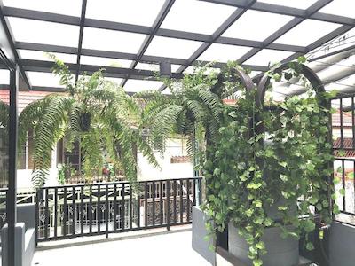 د سیلور استاگ 5 مینز بی تی اس 9 مینز جی مارکت