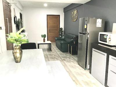 د سیلور استاگ 5 مینز بی تی اس 9 مینز جی مارکت