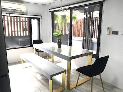 د سیلور استاگ 5 مینز بی تی اس 9 مینز جی مارکت